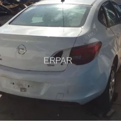 Opel Astra J Çıkma Bagaj Kapağı Orijinal Beyaz