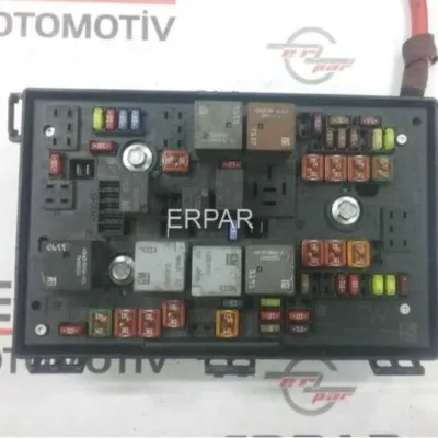 Opel Astra J Çıkma Sigorta Kutusu